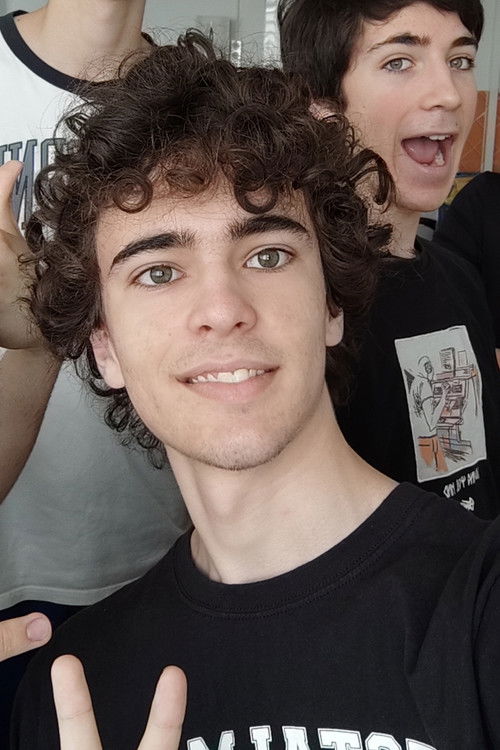 Marc Garcia as Random que compra droga