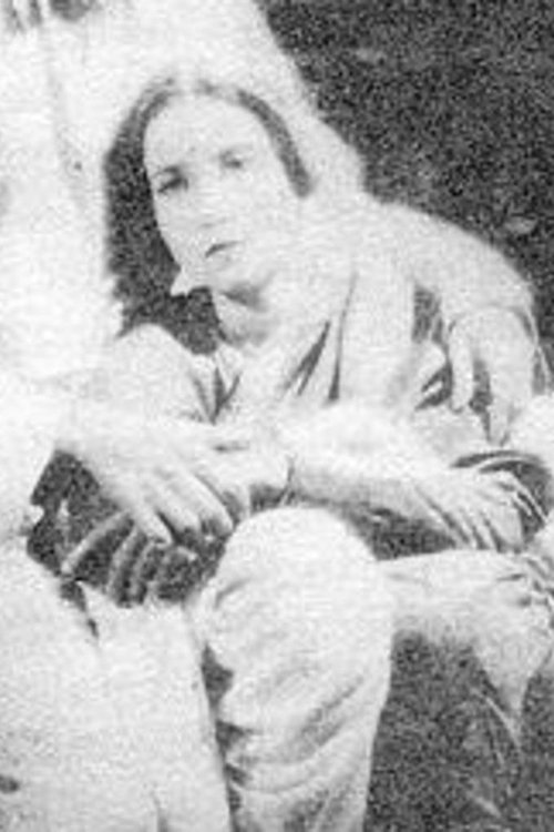 Jamuna Sinha as Sefalika (Ajoy's wife)