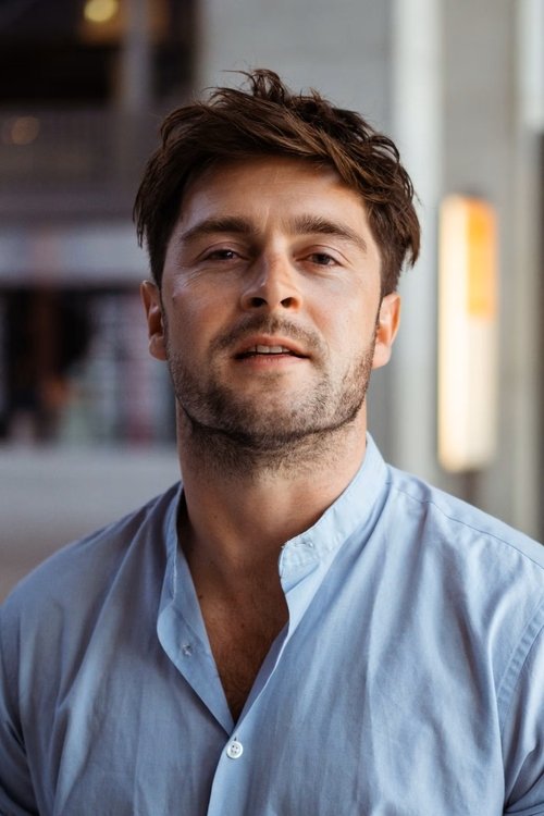 Miro Lorenzo Maurer as Leo