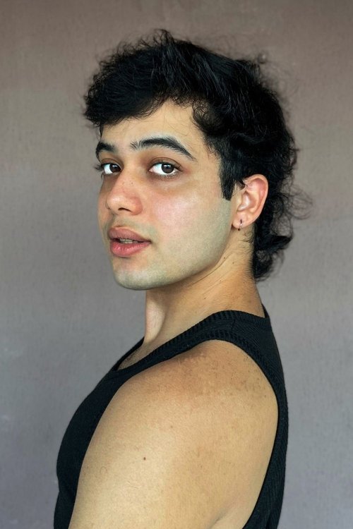 Felipe Santelli as Tiago