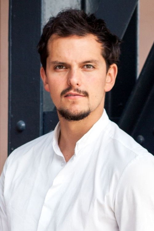 Juan Arbelaez as Invité