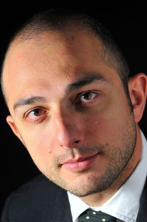 Gabriele Spina as Un notaro