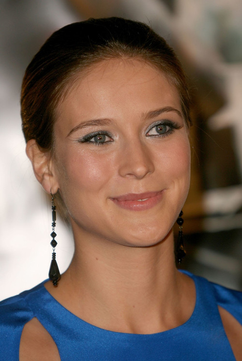 Charlotte Salt as Estrith