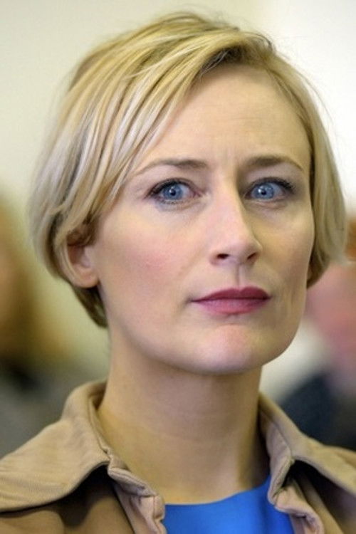 Geike Arnaert as Narrator (voice)