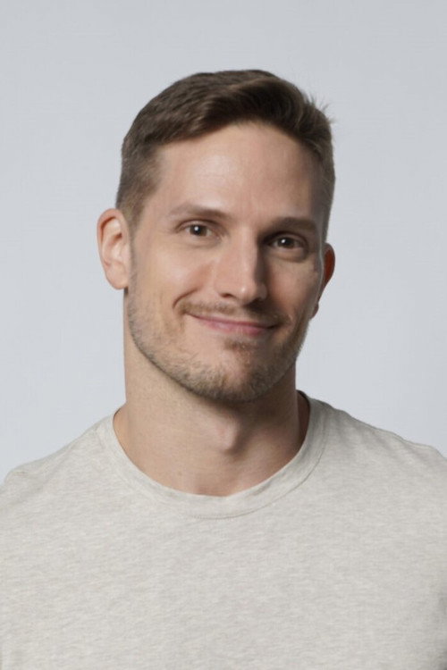 Sascha Heusermann as Johan