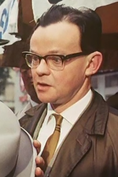 Kurt Zips as Hilfsregiesseur