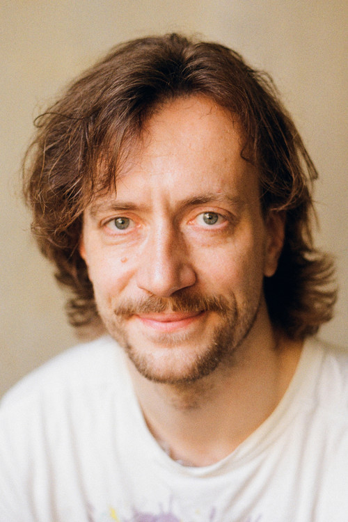 Felix Maria Zeppenfeld as Henry