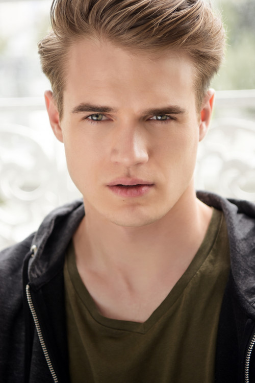 Brian Cyburt as Brandon