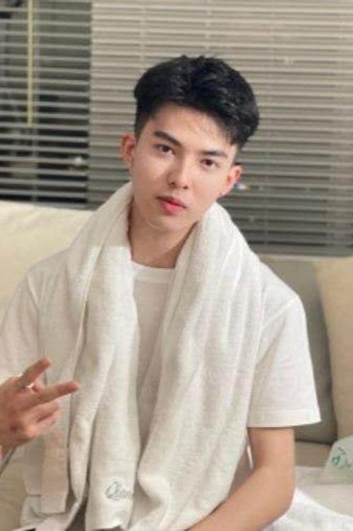 Xie Jiahao as Qin Kai