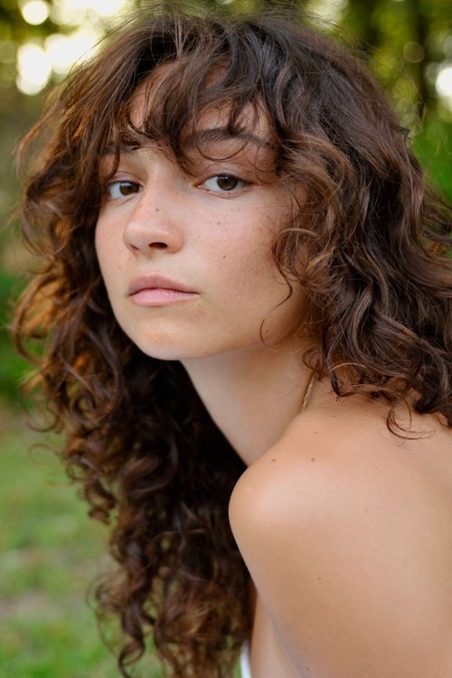 Maya Rose Binard as Nadia Kacem