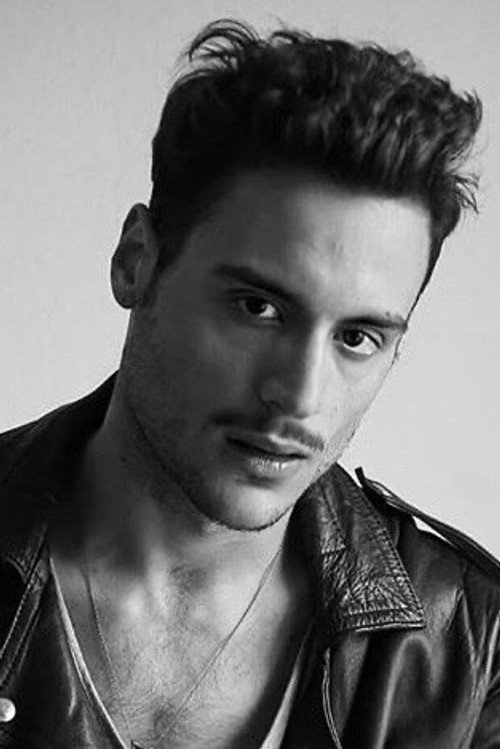 Diogo Belizario as Cliente de la terraza