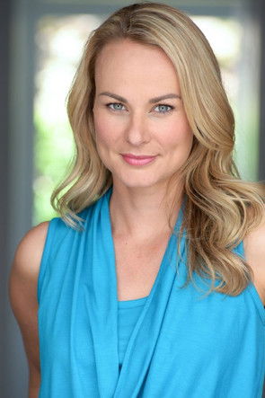 Angela Olyslager as Emma Hobbs