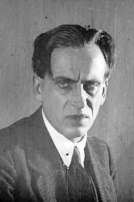 Pyotr Kashevskiy as Gvozdev, head of textile factory