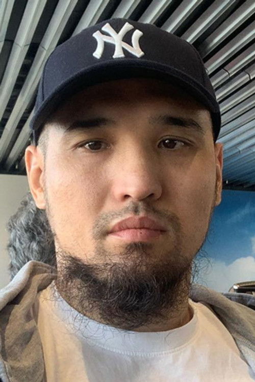 Dauren Yeleussinov as Self