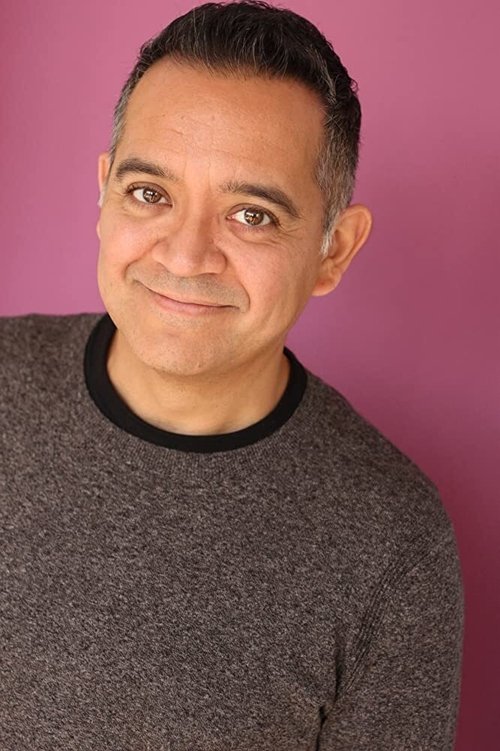 Ithamar Enriquez as Rogelio