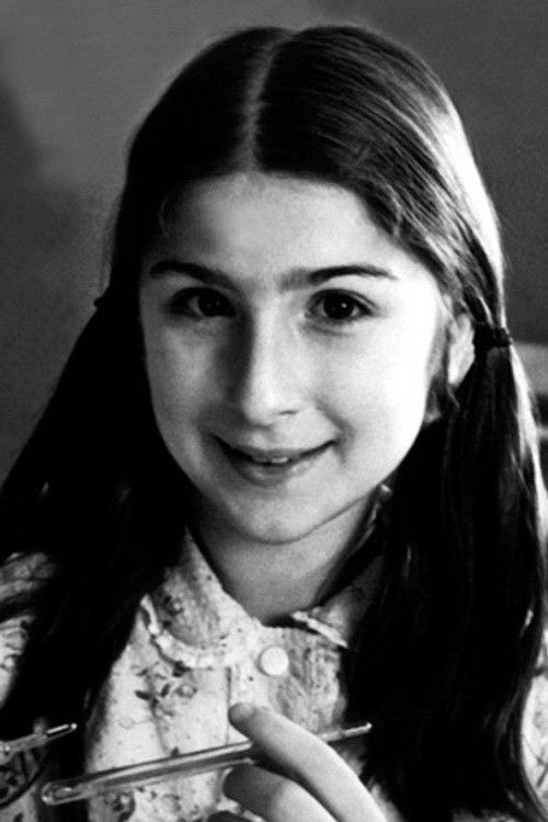 Maryana Ionesyan as Julia Gribkova