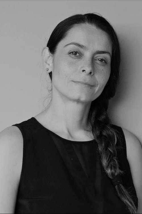 Viridiana Olvera as Sirvienta