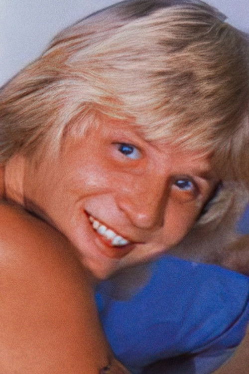 Ken Owens as (segment "Blond Lovers") (archive footage)