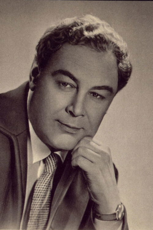 Arkadi Tolbuzin as Леонтьев