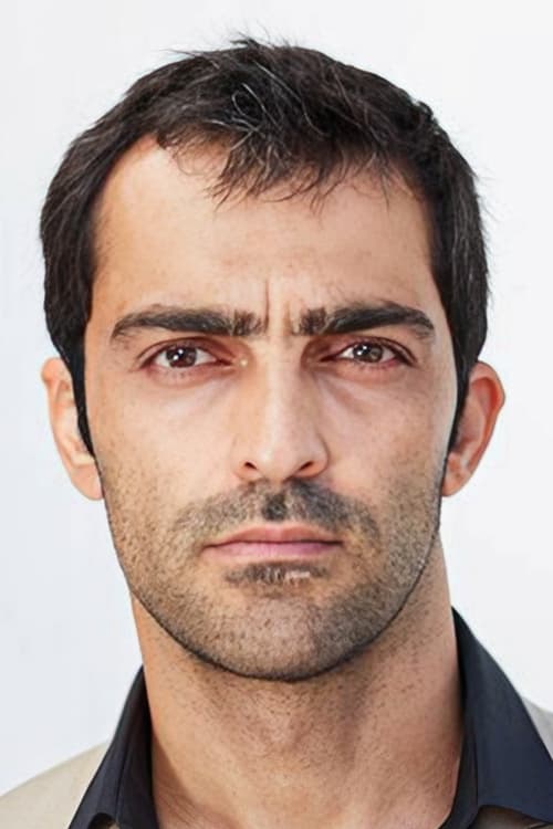 Reza Akhlaghirad as Ghaderi