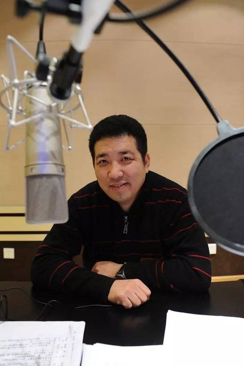 李易 as Narrator (Chinese)