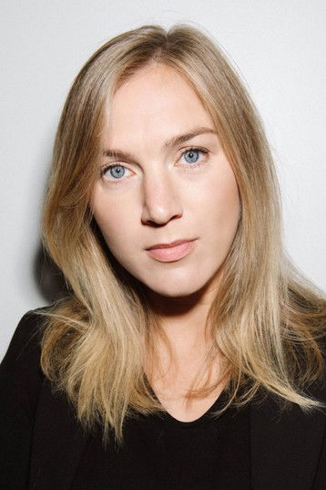 Laima Akstinaitė as Ona