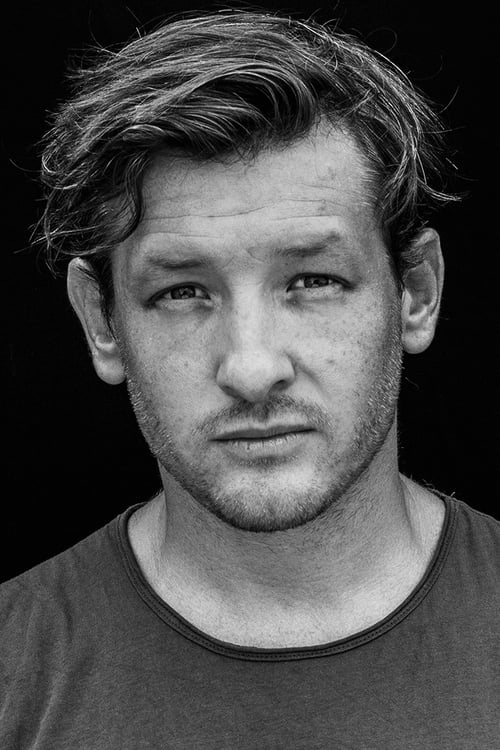 Gustavo Bassani as Sergio