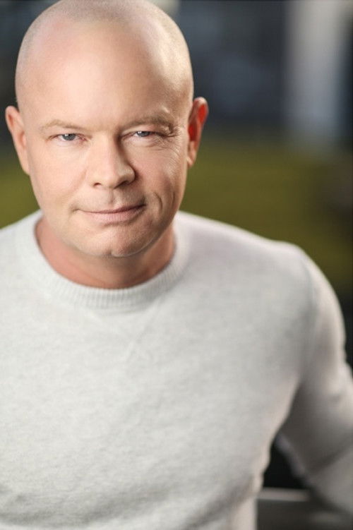 Cameron Forbes as Agent Sirin