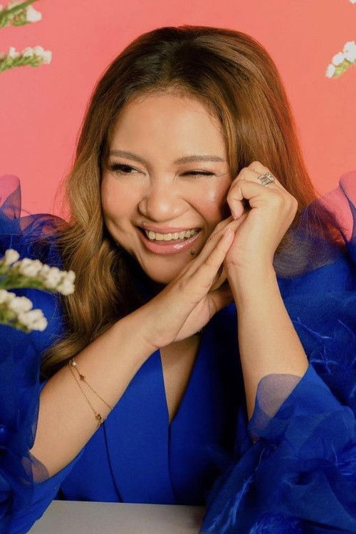 Antoinette Jadaone as Direk / Documentarist