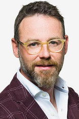 Nik Hartmann as Self