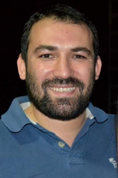 Fırat Parlak as Yönetmen