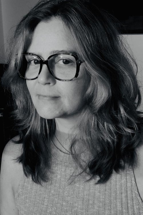 Marcela Altberg as Laura