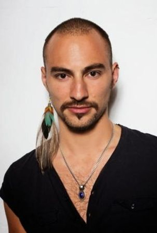 Simon(è) Jaikiriuma Paetau as Zara