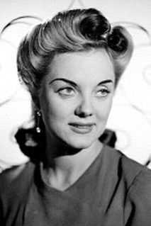 Emilia Guiú as Mamá de Johnny