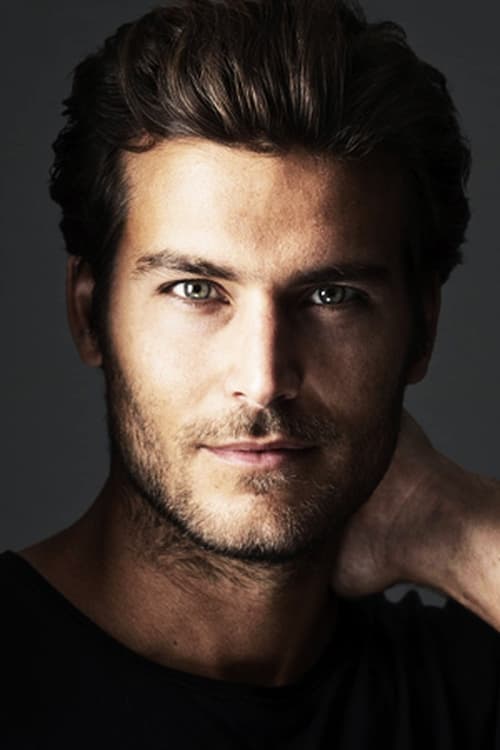 Fabián Castro as Toni