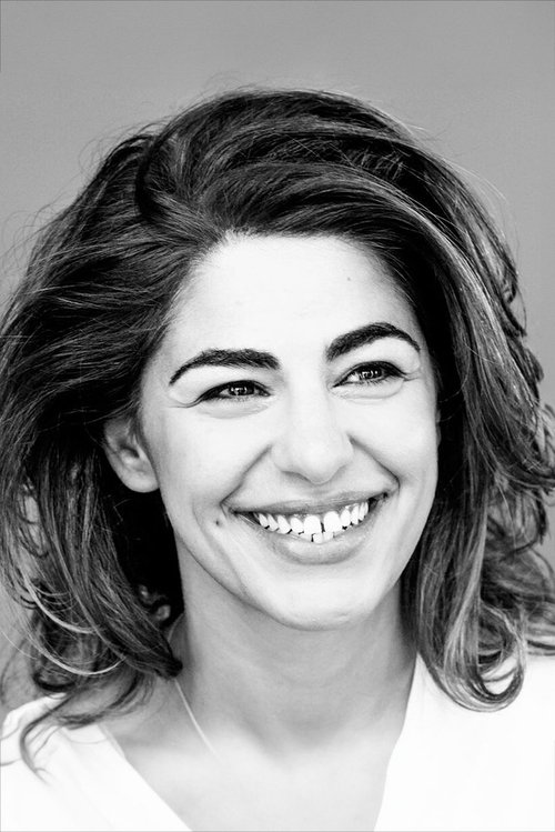 Sarah Doraghi as Presentatrice