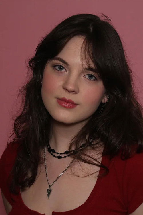 Grace Conley as Gwen