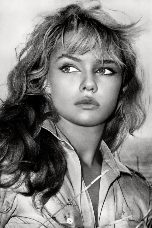 Marion Michael as Paula Mühlberg