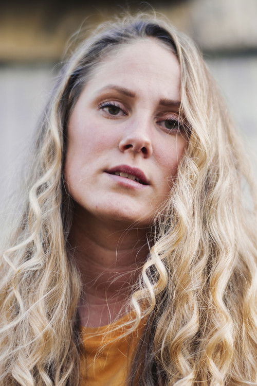 Amanda Hedvig Lie Strand as Tina