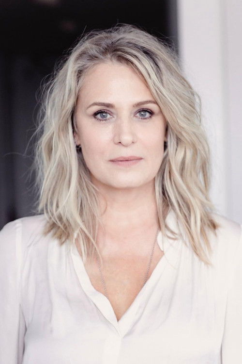 Samantha Smith as Mart Davis