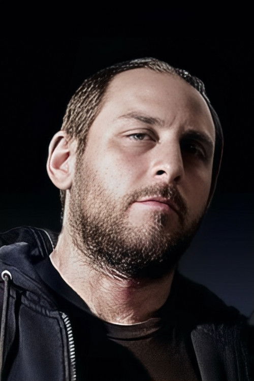 Martín Méndez as Bass