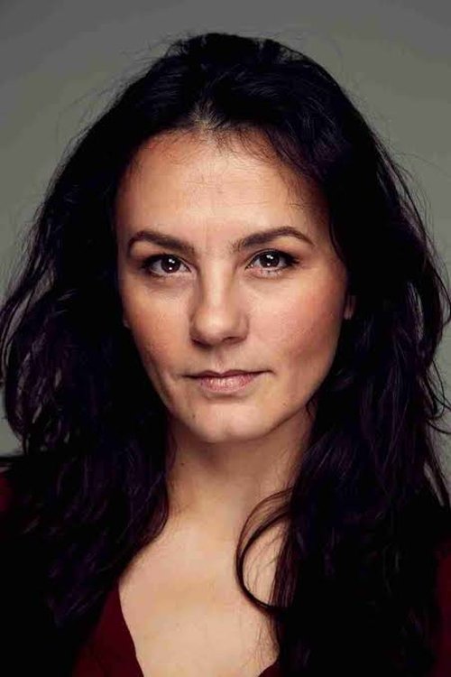 Evrim Akygit as Leyla