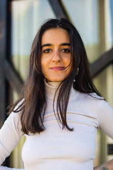 Marie Calfat Nascimento as Lauren