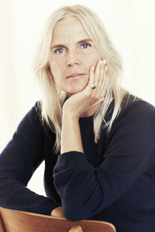 Karin Fahlén as Girlfriend in cinema