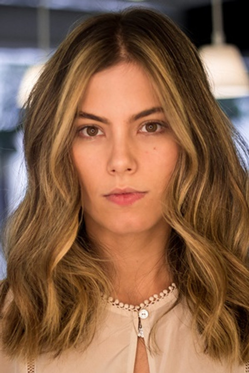 Bruna Hamu as Anésia Shirley