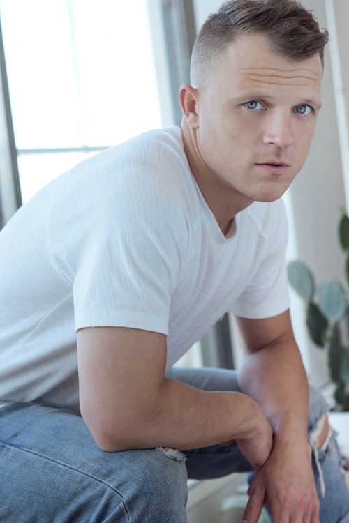 Rogan Christopher as Richard