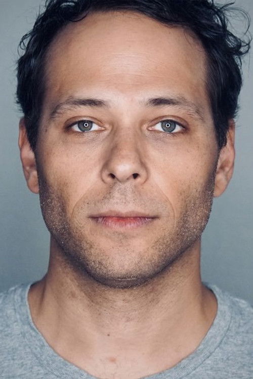 Daniel Hartwig as Linus