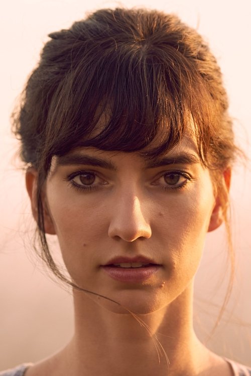 Jannette Bloom as Maddy Linden