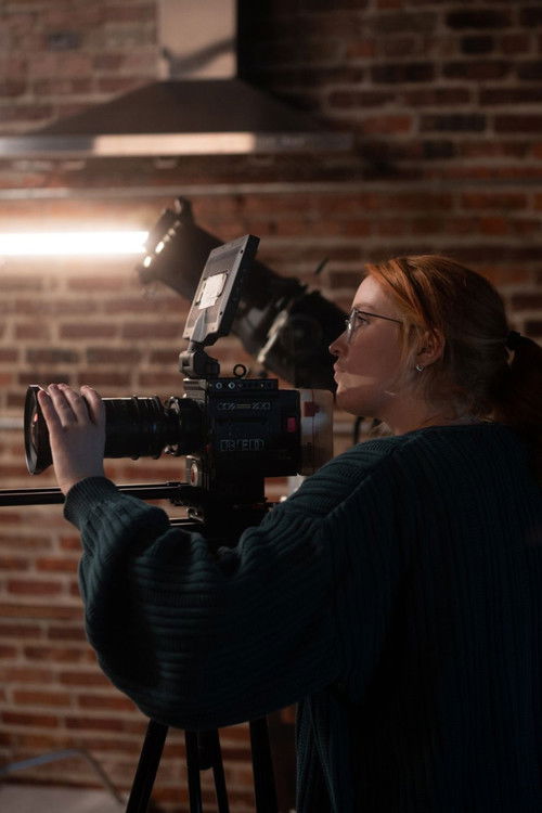 Caitlyn Cody as Leah