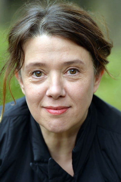 Mama Prassinos as Mireille, actrice de Chacun tout le monde